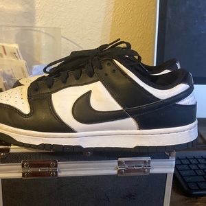 DUNK LOW RETRO 
"Panda - Black / White"